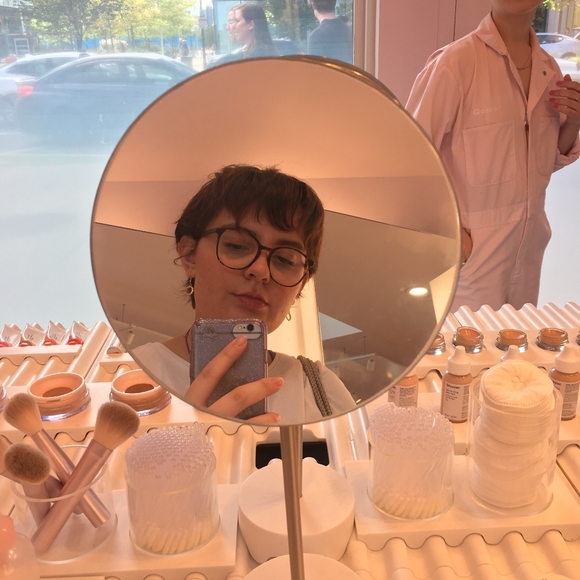 Meet your Posher, Michaela - Picture 2 of 3